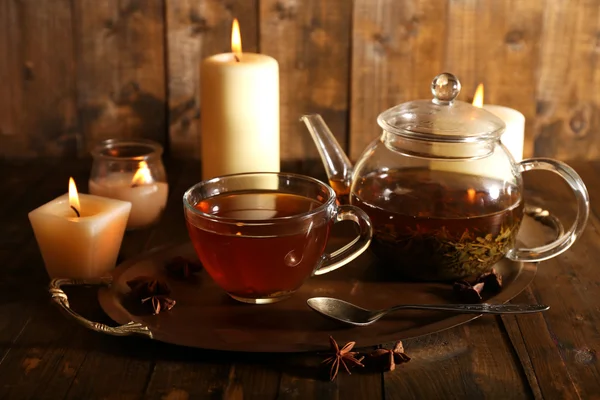 W czajnik i filiżanki herbaty — Zdjęcie stockowe