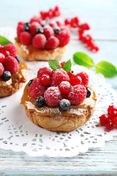 Sladké koláče s ovocem — Stock fotografie