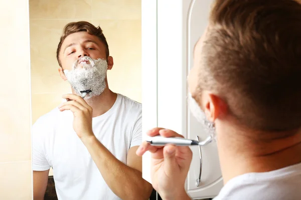 Young man shaving — Stock Photo, Image