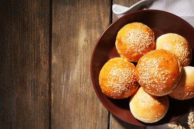 Susam ile lezzetli çörekler