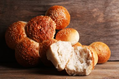 Susam ile lezzetli çörekler