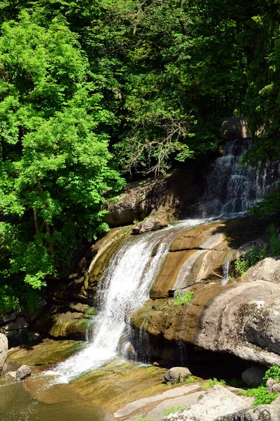 Hermosa cascada al aire libre — Foto de Stock