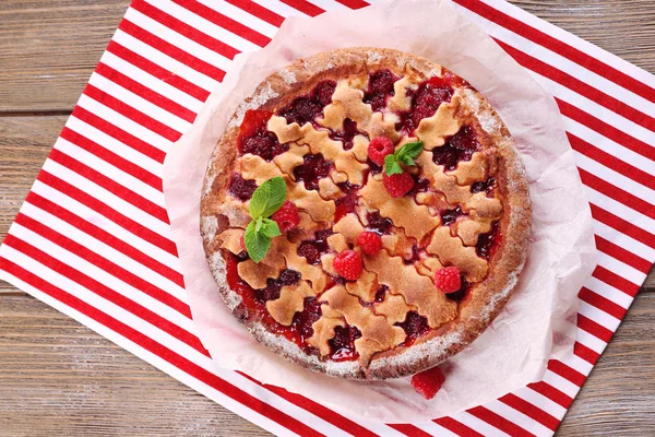 Cake with berries — Stock Photo, Image