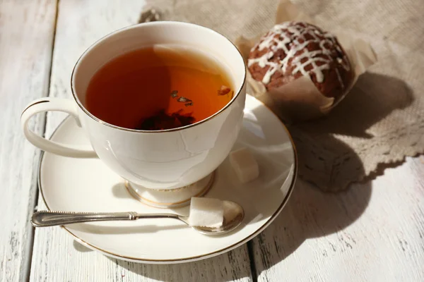 Šálek čaje na stole, zblízka — Stock fotografie