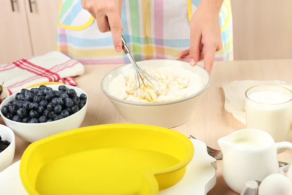 Baking tasty pie and ingredients — Stock Photo, Image