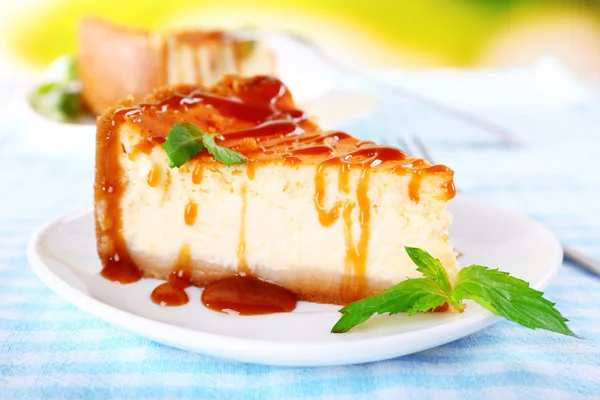 Gâteau au fromage dans une assiette — Photo