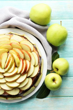 Ev yapımı elmalı turta.