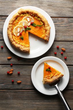 Ev yapımı balkabağı turtası.