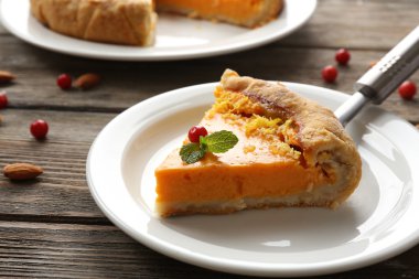 Ev yapımı balkabağı turtası.