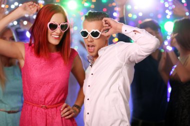 Gençler partide dans ediyor. 