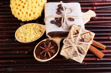 Kahve çekirdekleri ile organik sabun