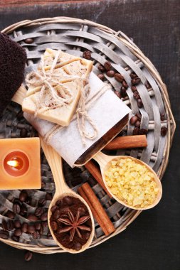 Kahve çekirdekleri ile organik sabun