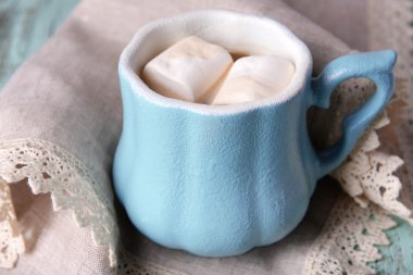 Kahve hatmi ve peçete ahşap tablo