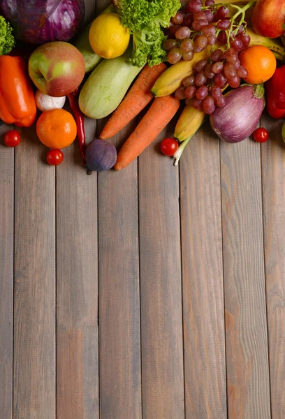 Φρέσκα βιολογικά φρούτα και λαχανικά — Φωτογραφία Αρχείου