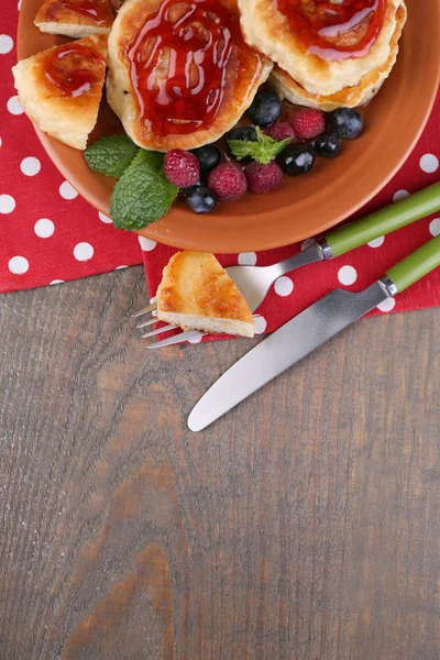 Tasty pancake with fresh berries — Stock Photo, Image