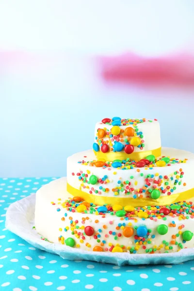 Mooie smakelijke verjaardagstaart — Stockfoto