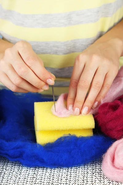 Woman working with wool — Stock Photo, Image