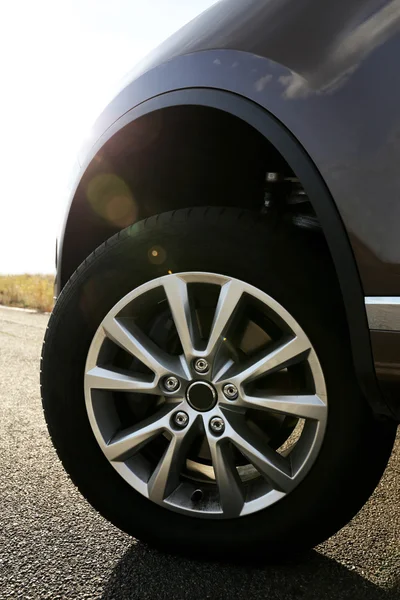 Car wheel on road — Stock Photo, Image