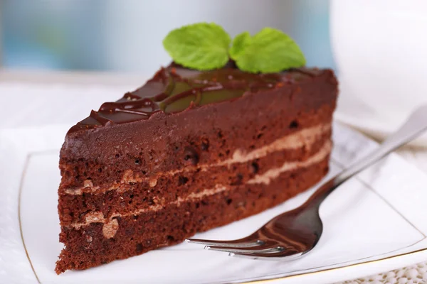 Stück Schokoladenkuchen — Stockfoto