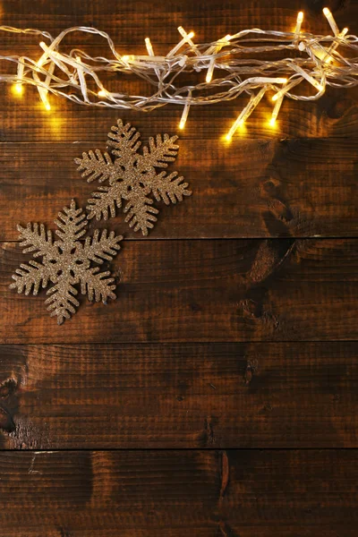 Kerstmis garland en sneeuwvlokken — Stockfoto