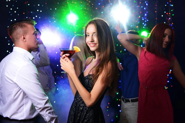 Молоді Люди Танцюють Вечірці — стокове фото