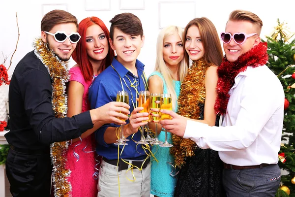 Young people celebrating Christmas — Stock Photo, Image
