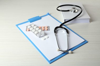 kitap ile sağlık stetoskop