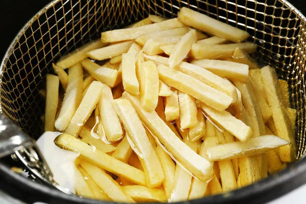 Fritöz, tatlı patates kızartması — Stok fotoğraf