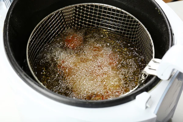 Tomato in deep fryer — Stock Photo, Image