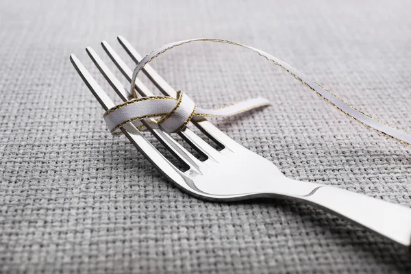 Tying bow on fork — Stock Photo, Image