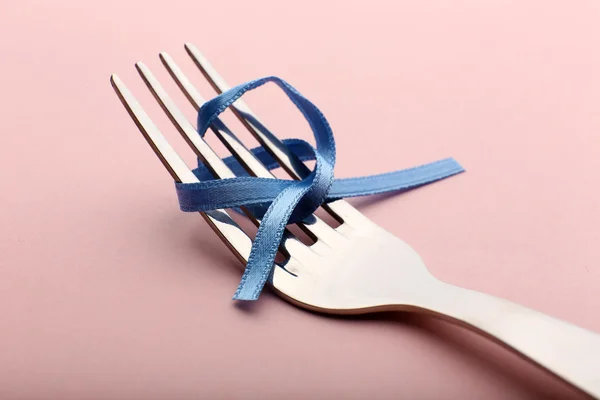 Tying bow on fork — Stock Photo, Image