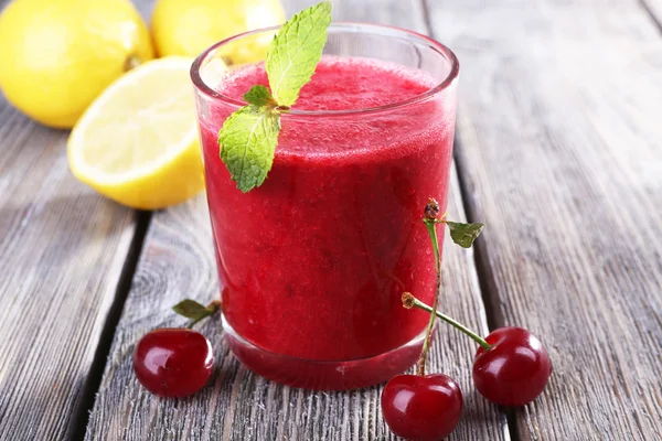 Fresh cold cherry cocktail with mint and lemon — Stock Photo, Image