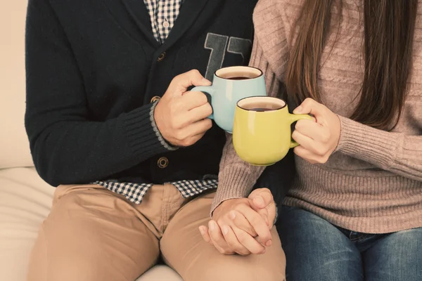 Young couple drinking tea, close-up — Stock Photo, Image