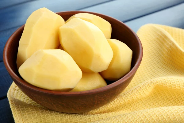Raw peeled potatoes in bowl — Stock Photo, Image