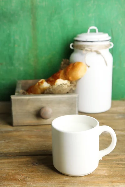 Leckere rustikale Milch — Stockfoto