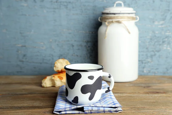 Välsmakande rustika mjölk — Stockfoto