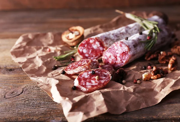 Salame francês e nozes — Fotografia de Stock