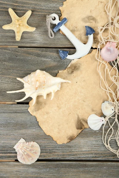 貝殻木製テーブル背景の装飾 — ストック写真