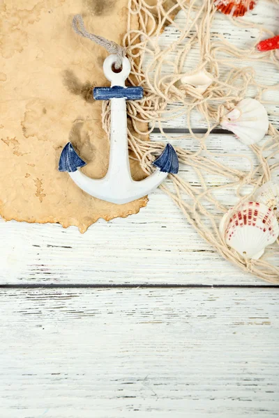 Decoración de conchas marinas sobre fondo de mesa de madera — Foto de Stock