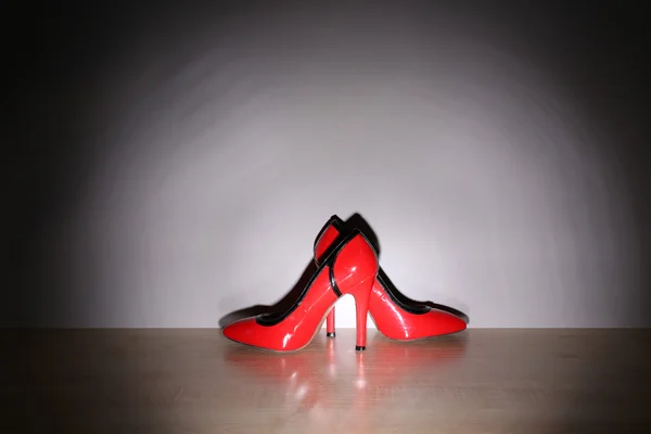 Coppia di scarpe da donna — Foto Stock