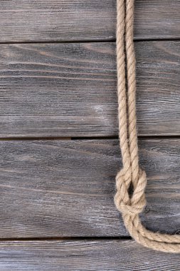 Ahşap üzerine deniz düğüm