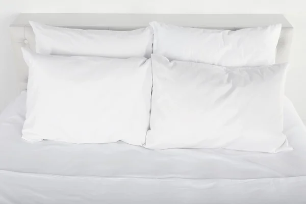 White pillows on bed in room — Stock Photo, Image