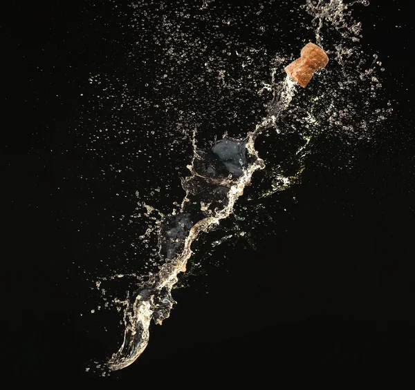Salpicaduras de champán con corcho — Foto de Stock