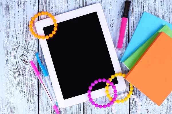 Tablet, Armband, Notizbuch — Stockfoto