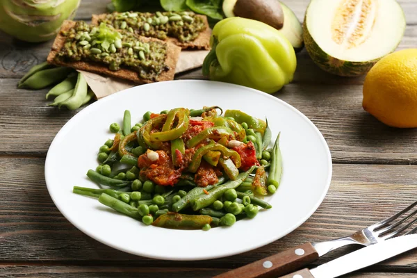Gesunder Salat mit Erbsen — Stockfoto