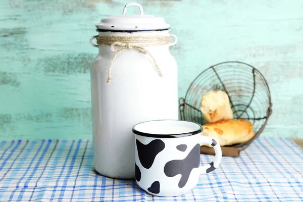 Smakelijke rustieke melk — Stockfoto