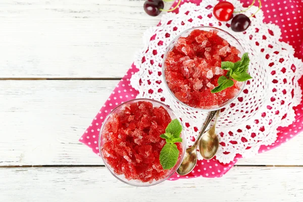 Cherry granita in glass bowl, — Stock Photo, Image