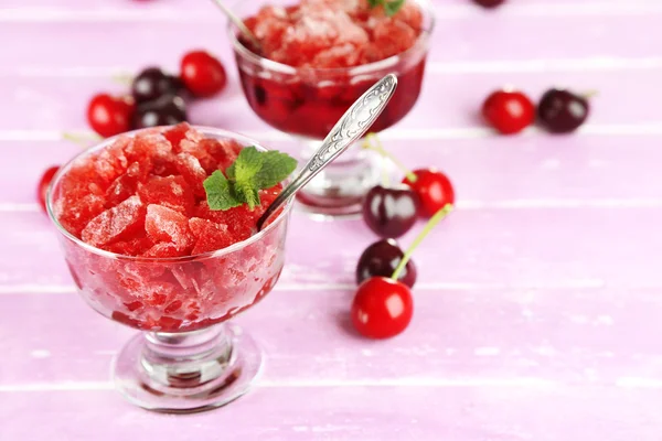 Granita cereja em taças de vidro — Fotografia de Stock