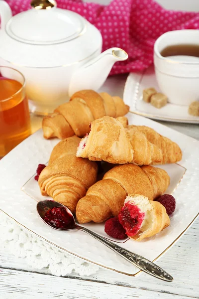 Frühstück mit Tee, Apfelsaft — Stockfoto