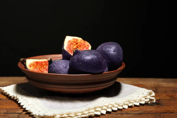 Ripe sweet figs on table — Stock Photo, Image